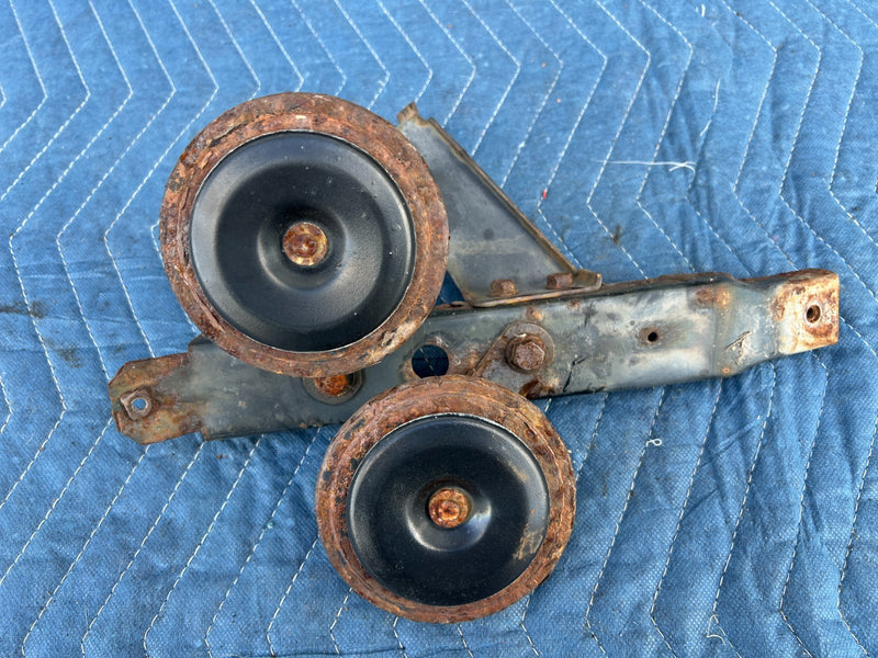 1986-1993 Volvo 240 244 Sedan Horn High & Low Tone Mounting Bracket OEM #4223EM