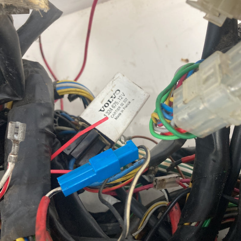 1981-1985 Volvo 240 245 Body Wiring Harness Relays Fuse OEM