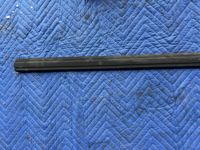1989-1995 Volvo 740 940 Exterior Front Right Lower Third Door Molding OE #3861EM