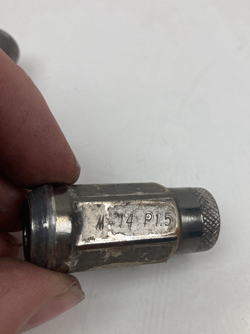 2004 Volvo S60 - Lug Nuts