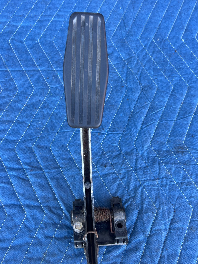 1986-1993 Volvo 240 244 Gas Accelerator Pedal Assembly w/ Bracket OEM #4261EM