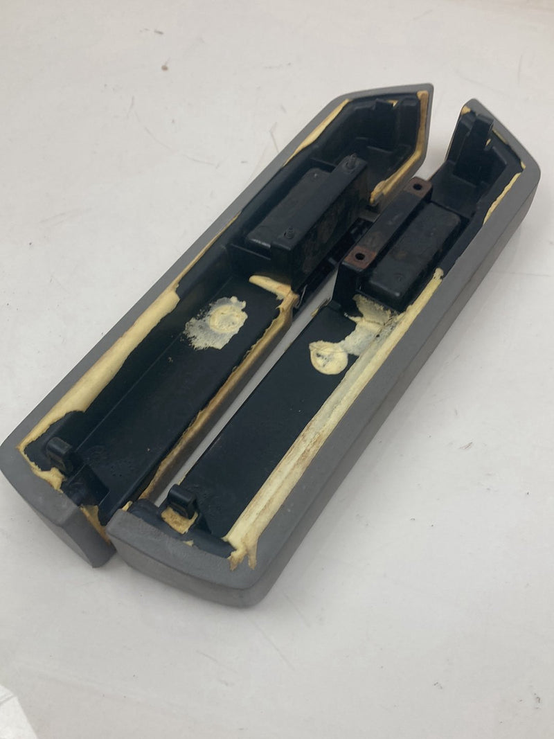 1996 Chevrolet Silverado GMT800 - Armrest PN: 15546430 15546429 15546430