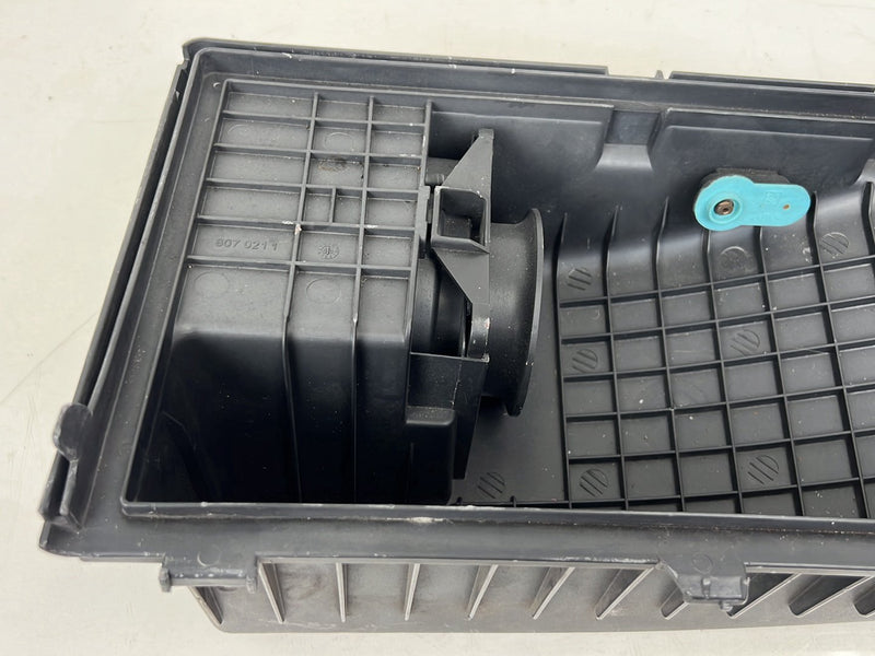 1990-1992 Volvo 740 745 940 Air Filter Cleaner Housing Box 8624781 OEM #5855EM