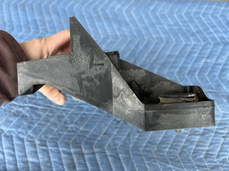1993-1997 Volvo 850 850R V70 Air Cleaner Mount Airbox 3528121 2.4L OEM #4491E