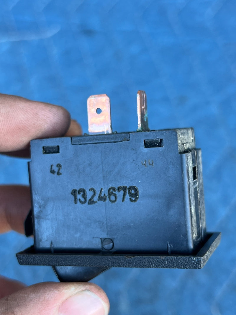 1986-1993 Volvo 240 244 245 Dash Heated Window Defrost Switch 1324679 OE #4345EM