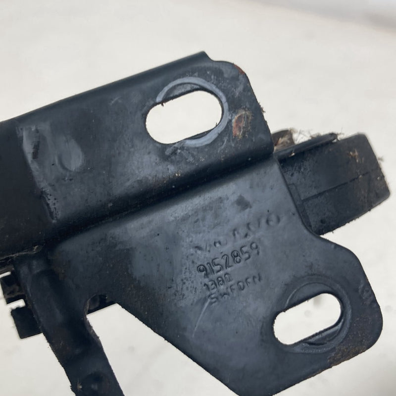 1998-2000 Volvo V70 Hood Latch Pair Left Right 9152932 9152860 OEM #5189M