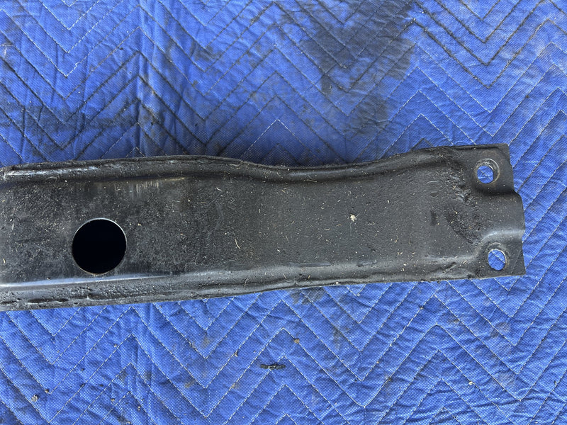 Volvo 240 - Crossmember Bracket