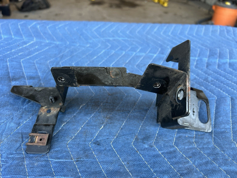 1998-2003 Jaguar XJR XJ8 X308 Engine Bay Support Bracket OEM #4807E