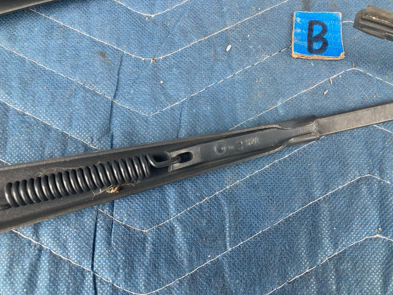 1997-2002 Jeep Wrangler TJ Wiper Arms Pair 2 Left Right Blades OEM #3240M