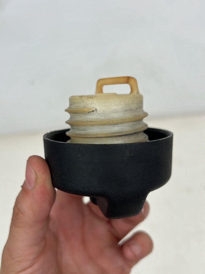 1993-1997 Volvo 850 Fuel Tank Gas Cap 9142606 Black OEM