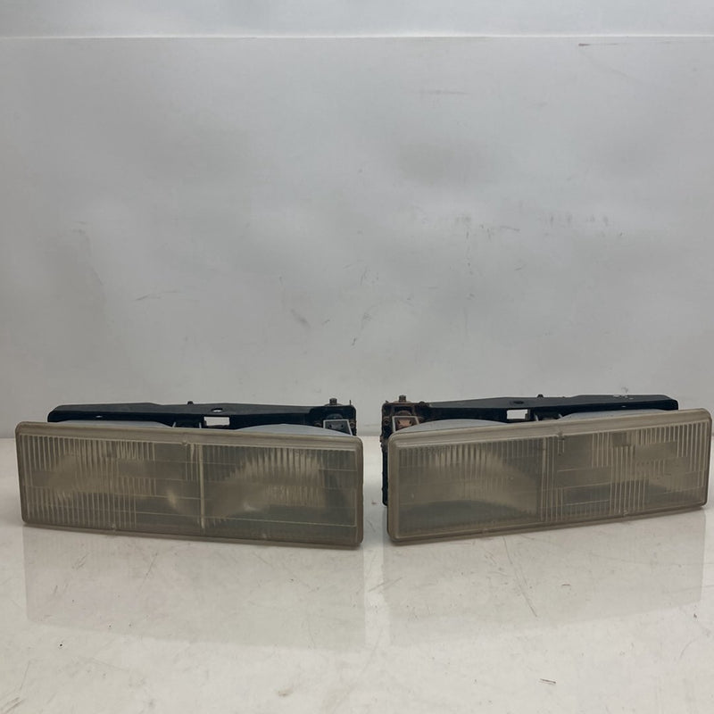 1996 Chevrolet Silverado GMT800 - Headlight Set PN: 011796-0907 041596 0428