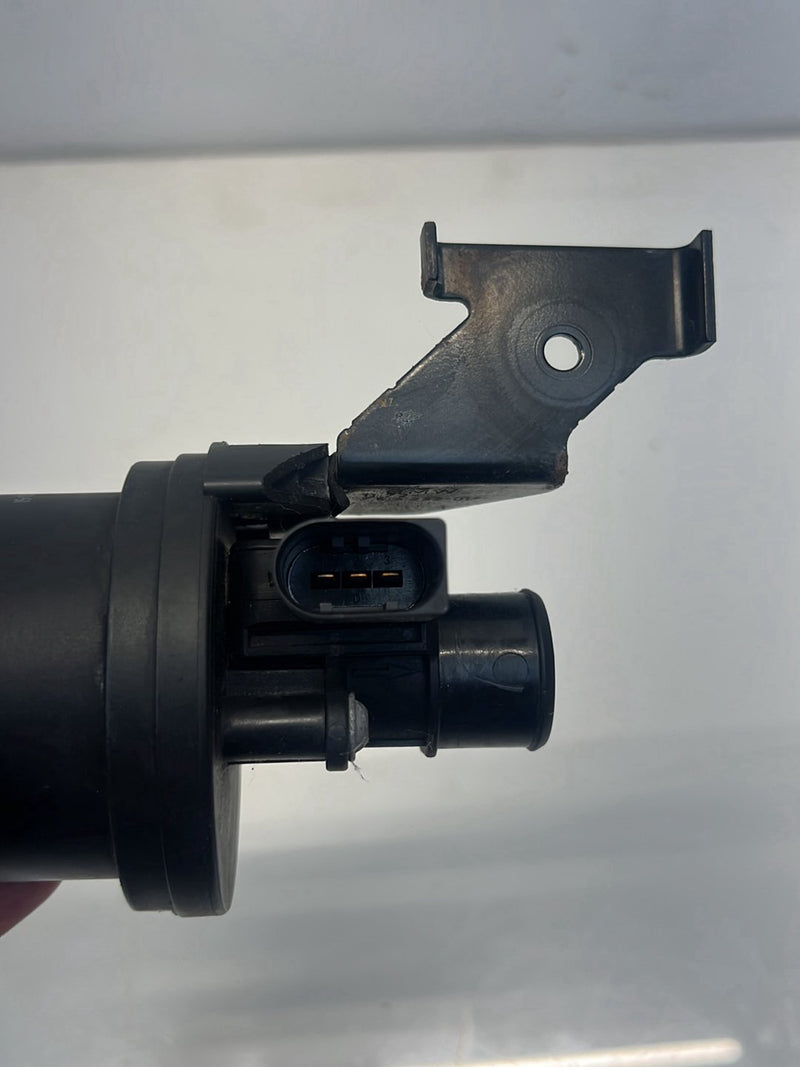 2006 BMW X5 E53 - Air Injection Pump PN: 52757613 7534722