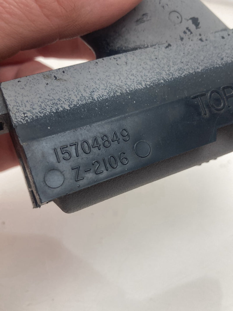 1996 Chevrolet Silverado GMT800 - Dash Vent PN: 15704849 Z-2106