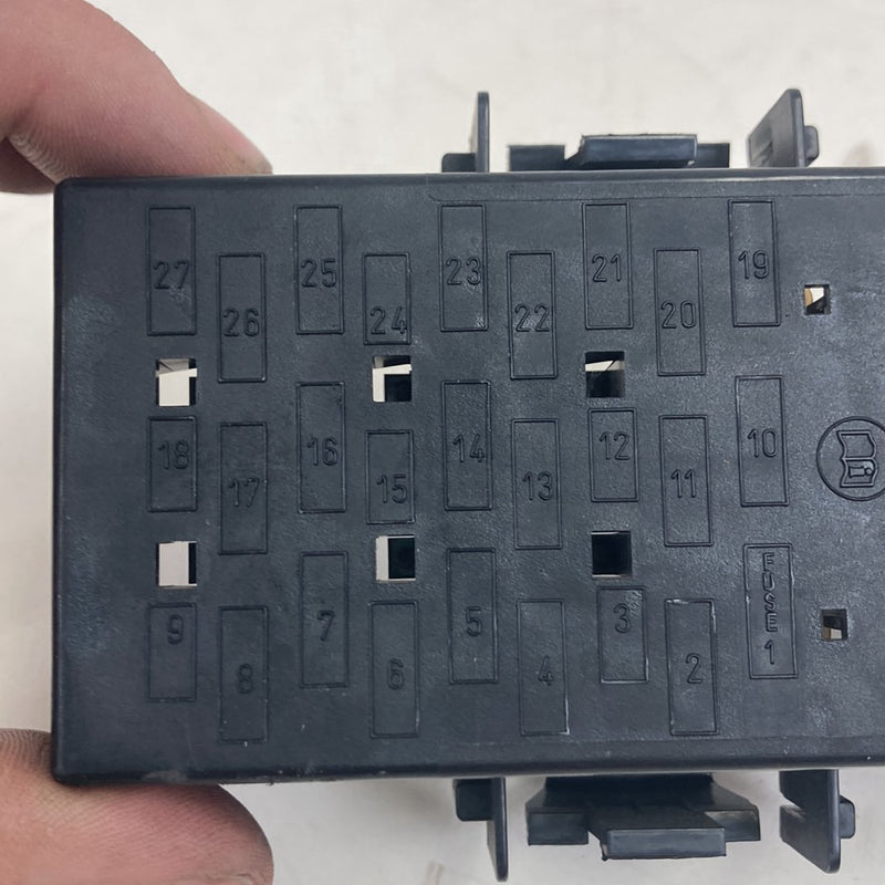 2002-2005 Lincoln Town Car Signature Fuse Box Cover Relay OEM #5145M