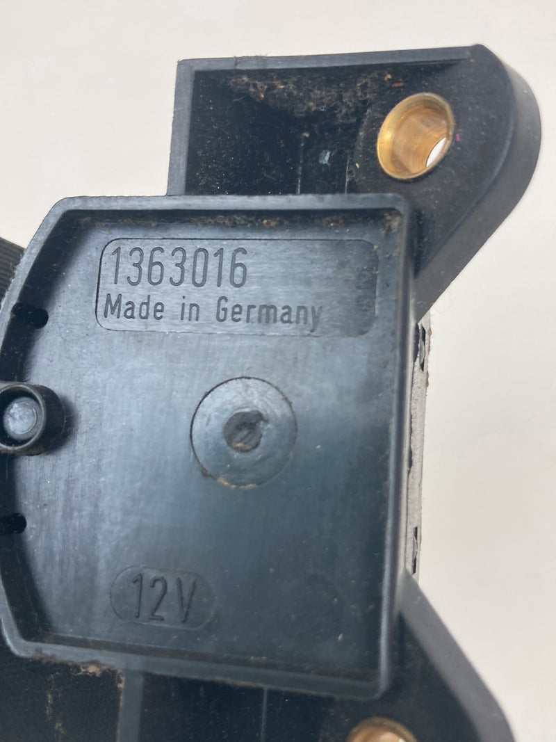 1992 Volvo 940 944 - Wiper Switch PN: 1363016
