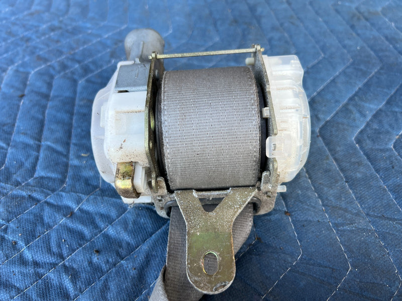 2003-2008 Toyota Corolla Front Passenger Right Seat Belt Retractor OEM #3320EM