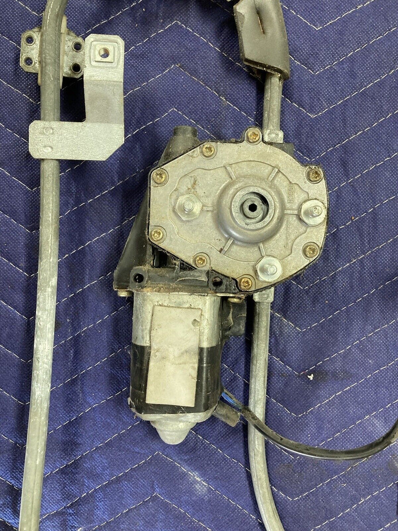 1984-1991 BMW 318i 325i E30 Right Front Sedan Window Regulator Motor OEM #2602M