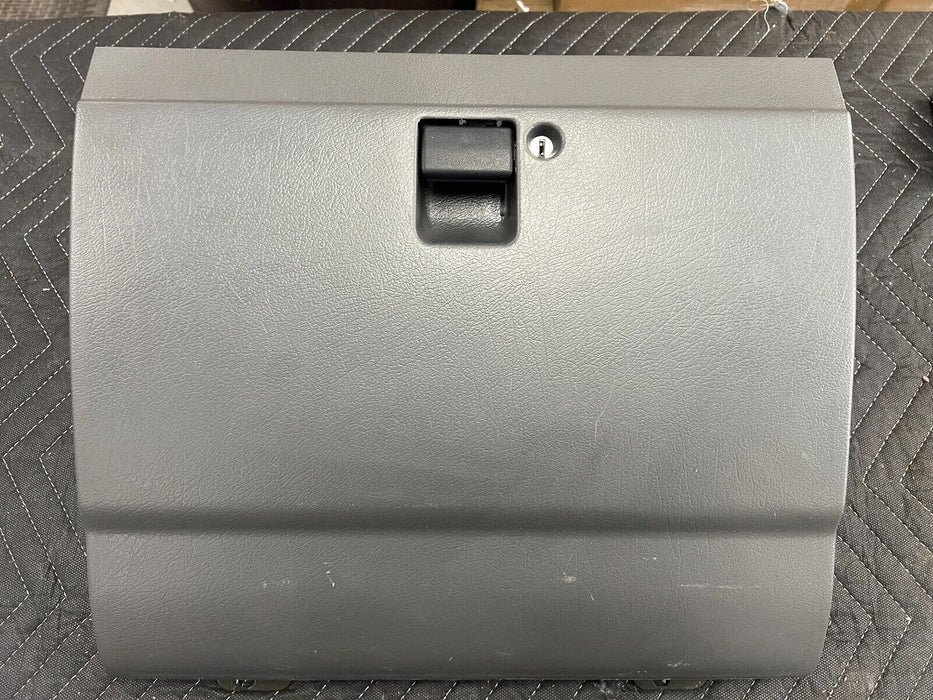 1998-2002 Isuzu Trooper Gray RH Dash Glove Box Assembly Compartment OEM #876EM