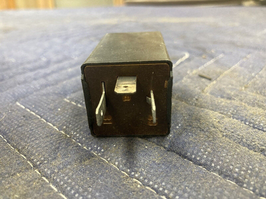 1975-1985 Volvo 242 240 244 245 Flasher Control Hella Relay tbb50dot OEM #1680M