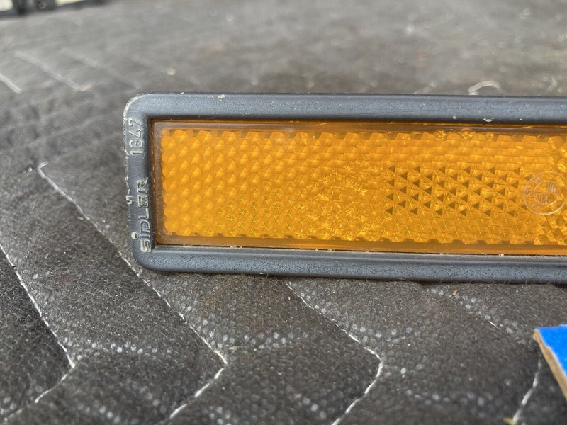 1982-1994 BMW E30 318i 325i 1377849 Front Bumper Side Market Red Light #2163M