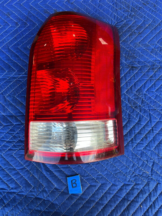 2002-2007 Saturn Vue Passenger Right RH Tail Light Assembly Rear Lamp OEM #604EM