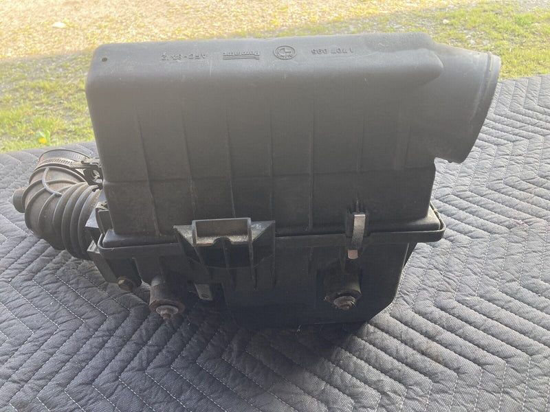 1982-1994 BMW E30 318i 325i 1707050 E28 M30 Air Filter Intake Box  OEM #2102M