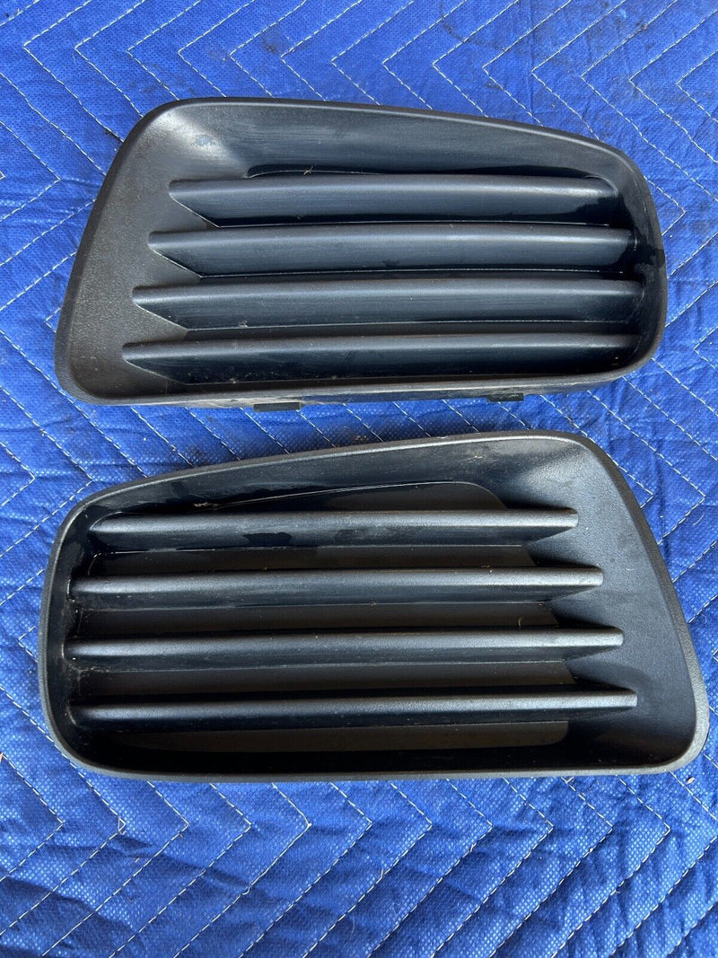 2002-2007 Saturn Vue Pair LH & RH Fog Light Cover 22736918 22734378 OEM #609EM