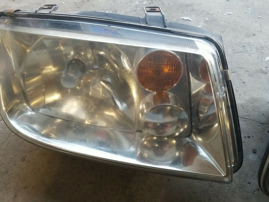 2001-2005 VW Jetta Engine 2.0L 01-05 manual PAIR FRONT HEADLIGHT ASSEMBLY #123CN