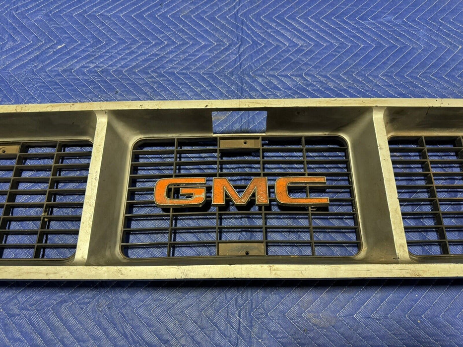 1973-1974 GMC Squarebody C & K Series Truck Grille 6270838 OEM C10 350 #3169E