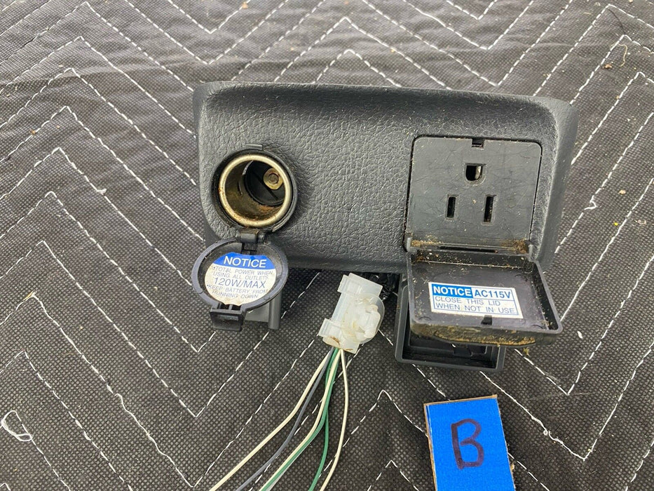 2009-2010 Pontiac Vibe Center Console Dash Power Outlet 115V & 12V OEM #3163E