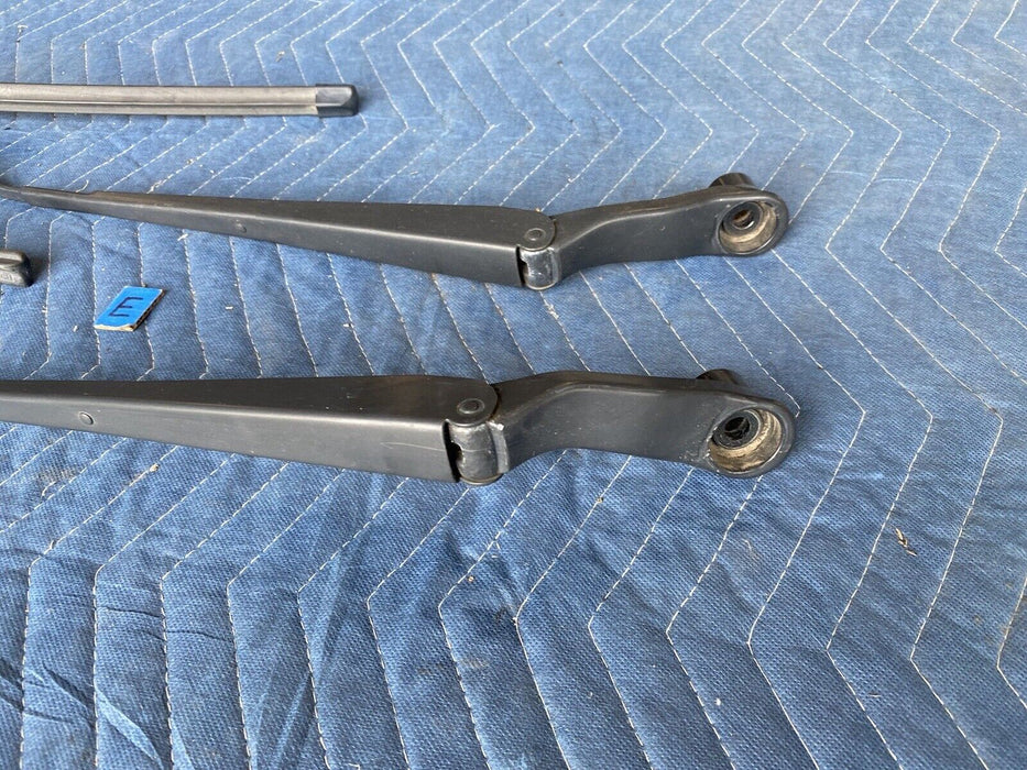 2001-2004 Chrysler 300M Pair LH & RH Windshield Wiper Arm Blades 5734 OEM #38MC