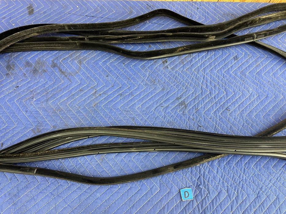 2005-2007 Volvo S60R Front & Rear Door Seal Kit Weather Stripping OEM #1197EM