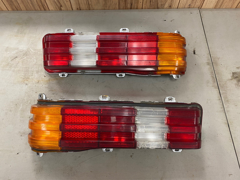 1977-1985 Mercedes W123 300D 300CD 240D R & L Tail Light Assembly Pair OE #1330E