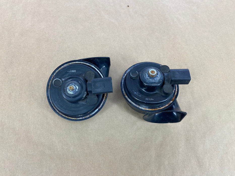 AUDI A3 A4 A6 S4 Q7 RS4 8E0951221  8E0961223 High Low Horn Pair OEM #2132E