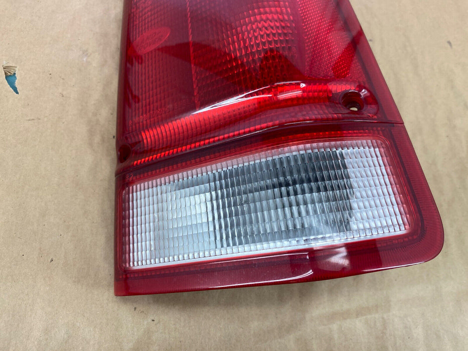 1999-2002 Land Rover Discovery II 2 Right Passenger Side Tail Light OEM #2492EJ