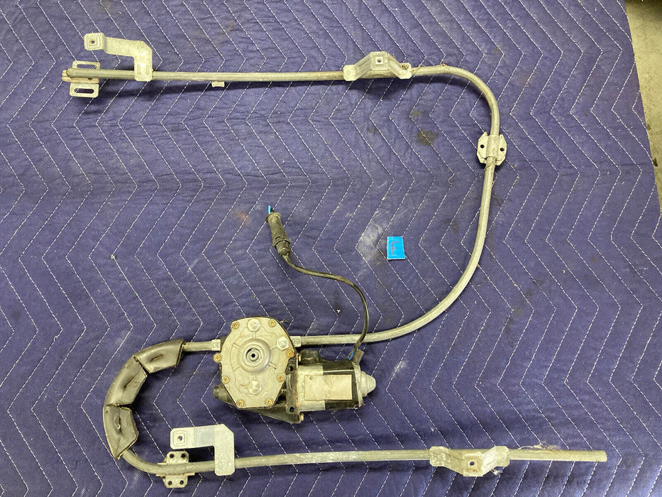 1984-1991 BMW 318i 325i E30 Right Front Sedan Window Regulator Motor OEM #2602M