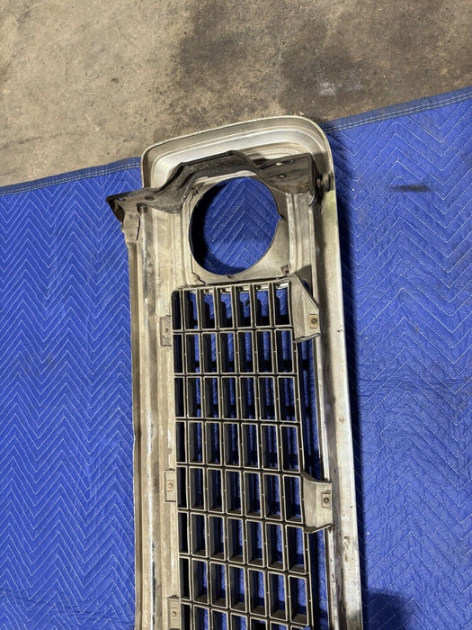 1971-1972 Chevrolet Pickup Truck C10 C20 Complete Grille Blazer OEM NICE #3171E