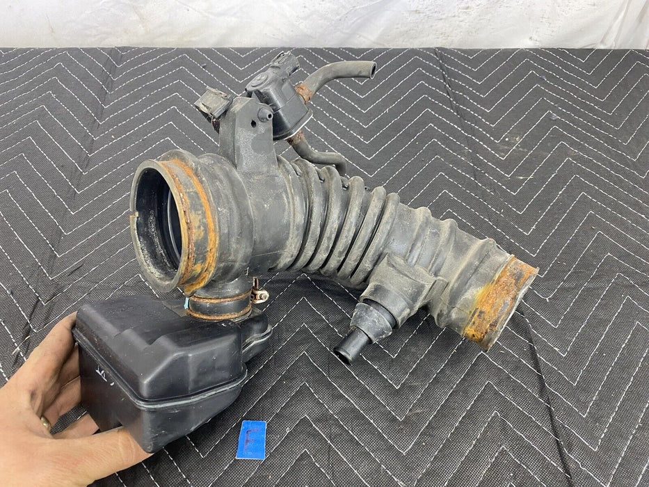 2009-2010 Pontiac Vibe Air Intake Air Cleaner Tube Duct Reservoir OEM #3093E