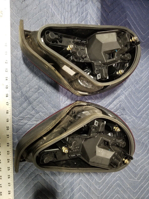 2002-2008 Jaguar X-Type 2.5L X400 Right & Left Rear Tail Light Brake OEM #1959E