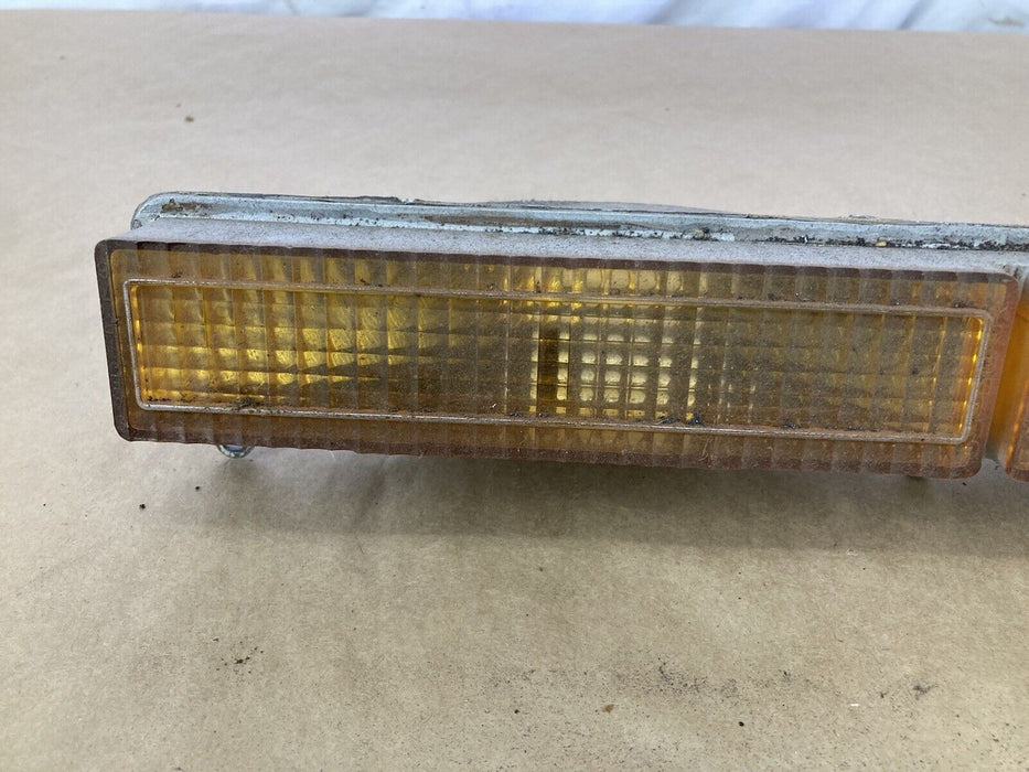 1976-1979 Cadillac Seville Front Right Turn Signal Housing Amber Light #1833M