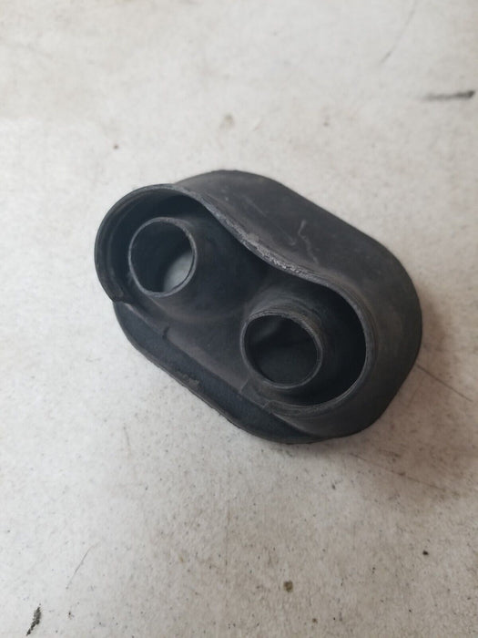 2001-2006 E46 BMW 330XI OEM RUBBER GROMMET FOR WATER PIPE RADIATOR  #300CN