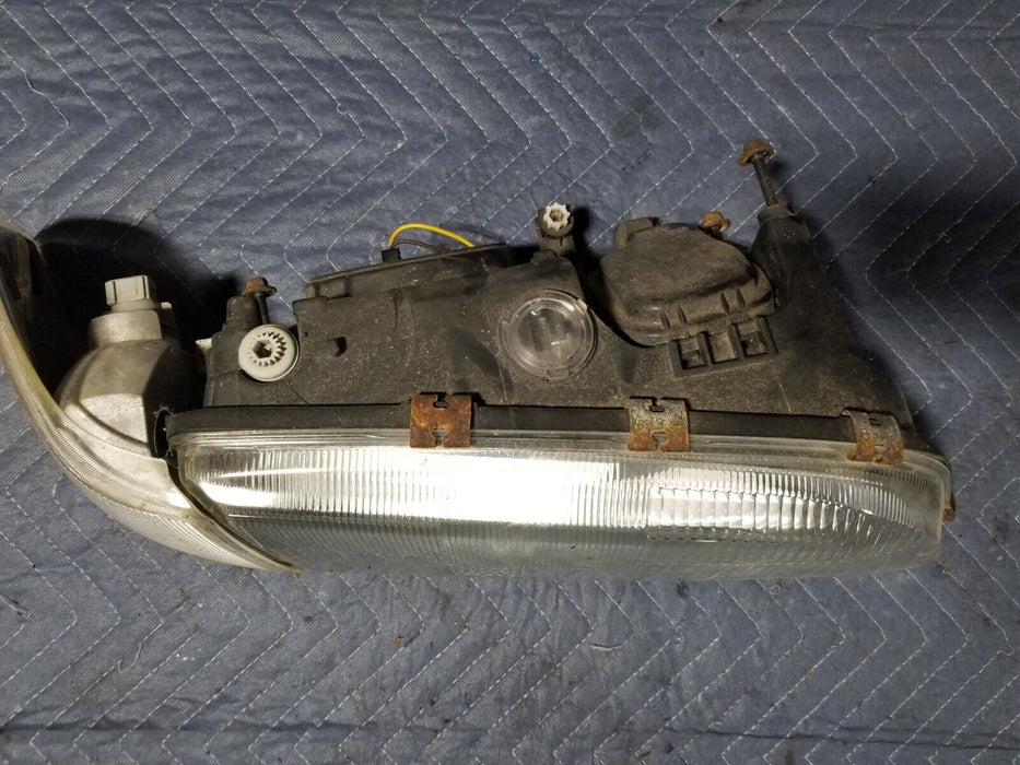 1998-2000 Volvo V70 V70R Wagon OEM Passenger Right R Headlight + Corner #331AN