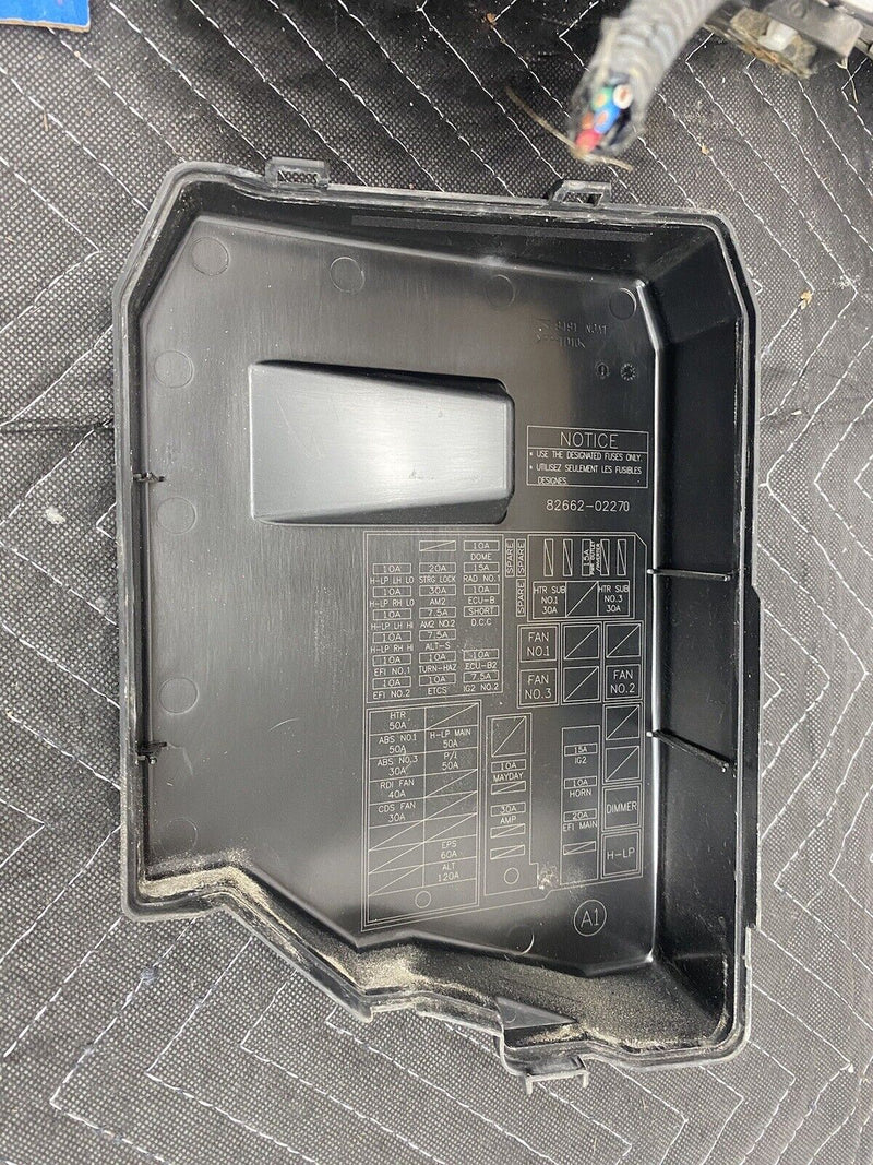 2009-2010 Pontiac Vibe Main Fuse Box Engine Bay ECU Computer Panel OEM #3094E