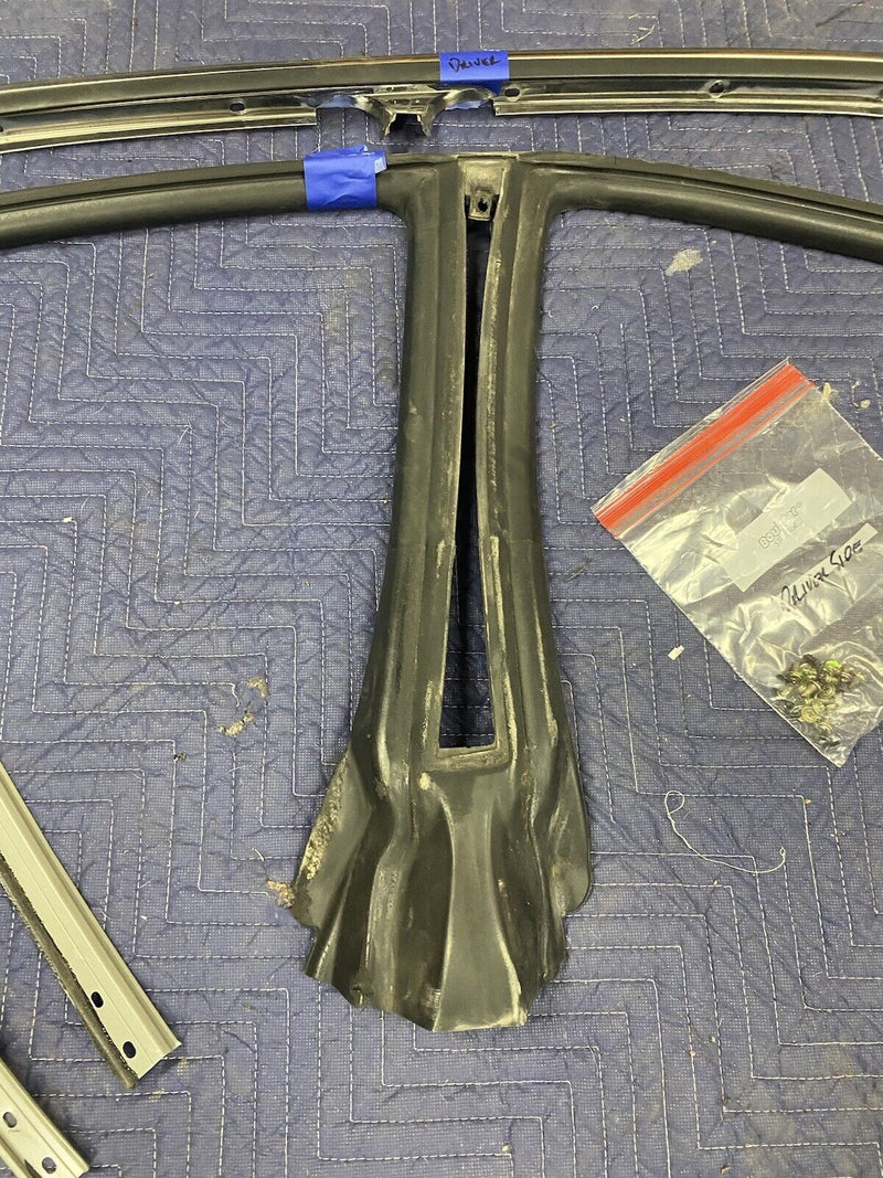 1997-2001 Lexus ES300 Driver Side Upper Door Seal Glass Weatherstripping #2295E
