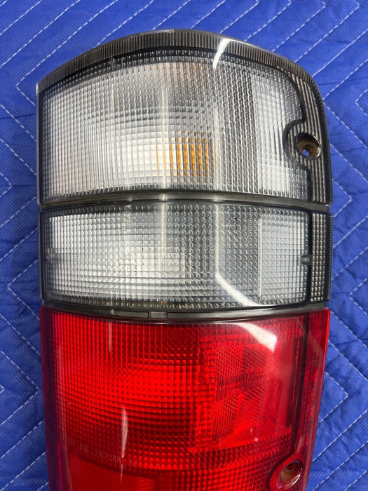 1998-2002 Isuzu Trooper RH Passenger Rear Tail Light Lamp Assembly OEM #934EM