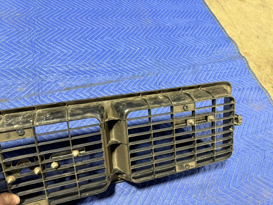 1973-1974 GMC Squarebody C & K Series Truck Grille 6270838 OEM C10 350 #3169E