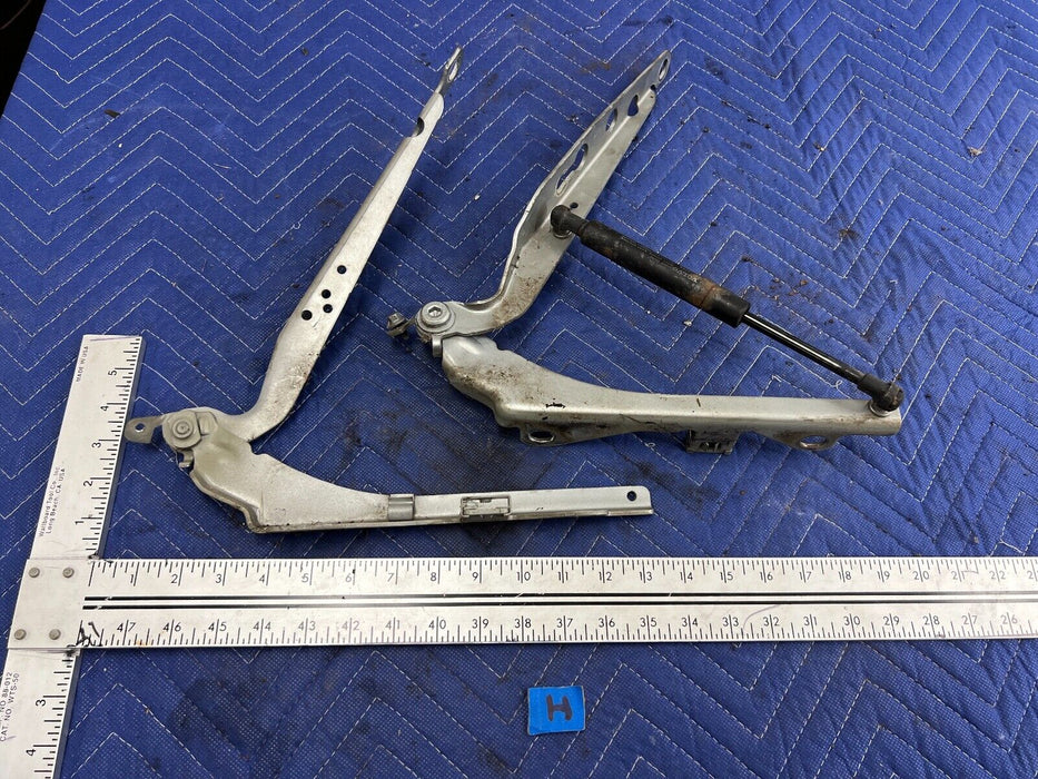 2005-2007 Volvo S60R V70R LH & RH Silver Hood Hinge Pair 30674708 OEM #1137EM