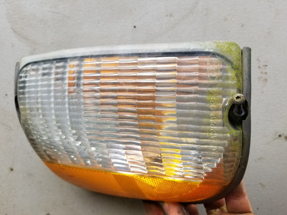 1992-2007 Ford E150 E250 E350 VAN RIGHT DIRECTIONAL AMBER TURN LIGHT #905CN