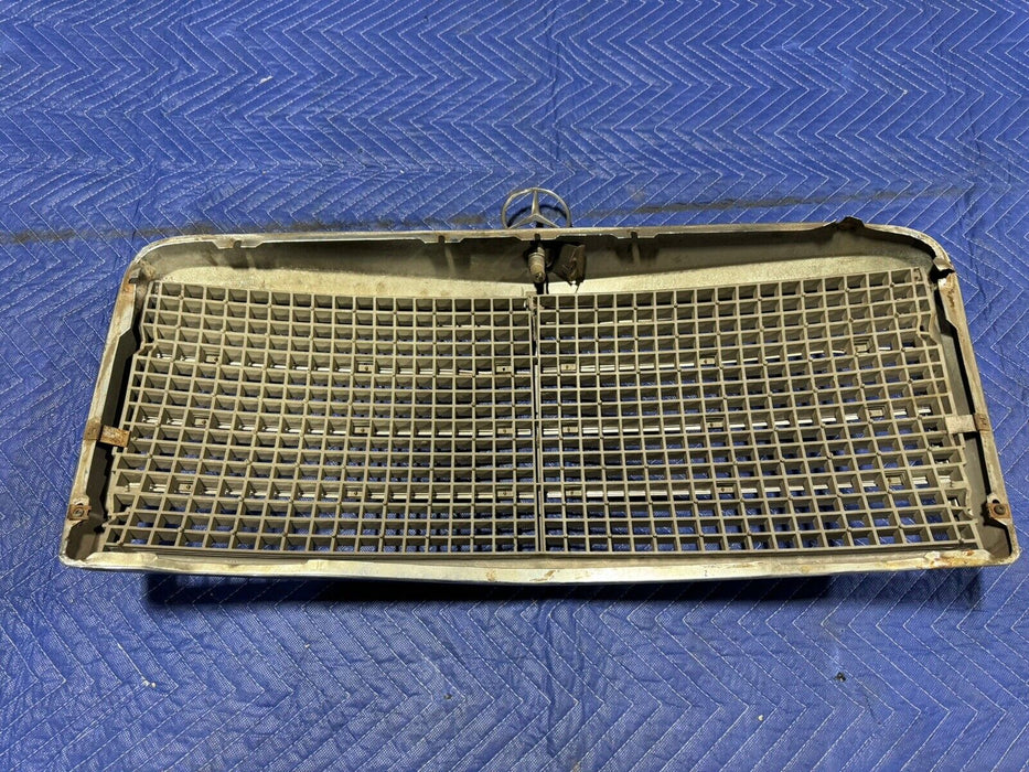 1974-1976 Mercedes Benz W114 W115 Chrome Grille Assembly Vintage w/Emblem #3168E