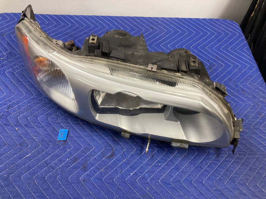 2004-2007 Volvo S60R V70R Right RH Headlight Driver Assembly 30655957 OEM #2847M